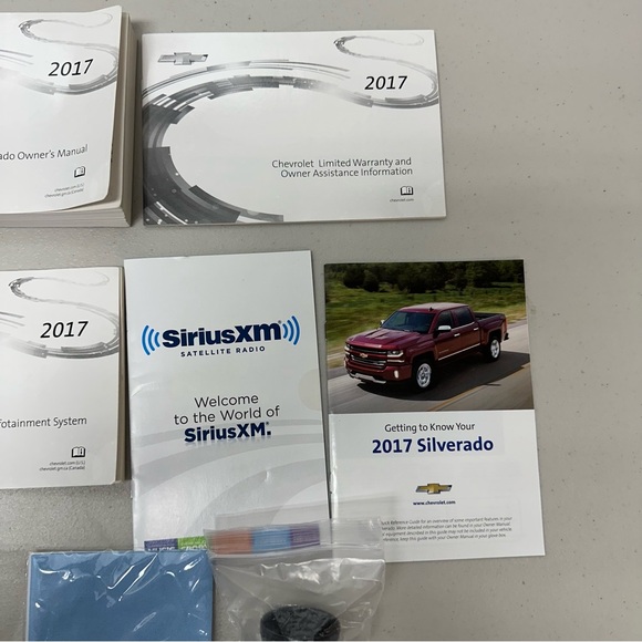2017 Chevrolet Silverado 1500 2500 3500 Owners Manual Set w/ MyLink - Picture 3 of 5